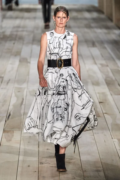 Look 10